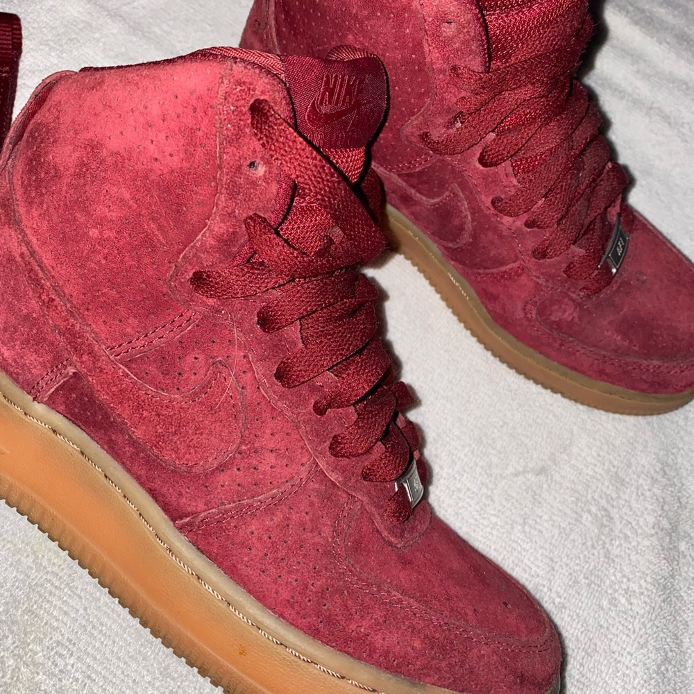 NIKE BURGUNDY SUEDE HIGH TOP AIR FORCES♥️